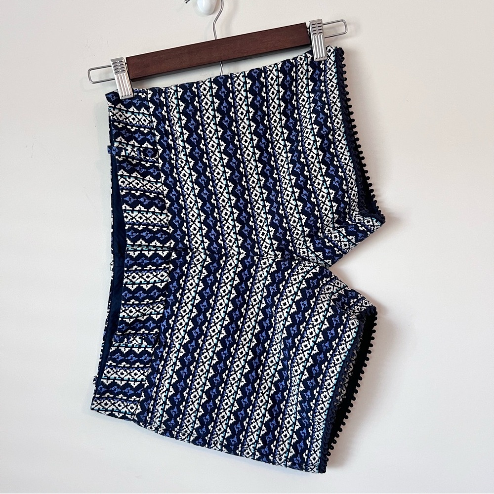 The Limited Easy Short Sz 2 Tribal Blue and White Woven 0069
